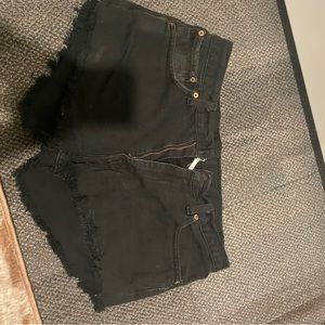 Black Levi’s Jean shorts
